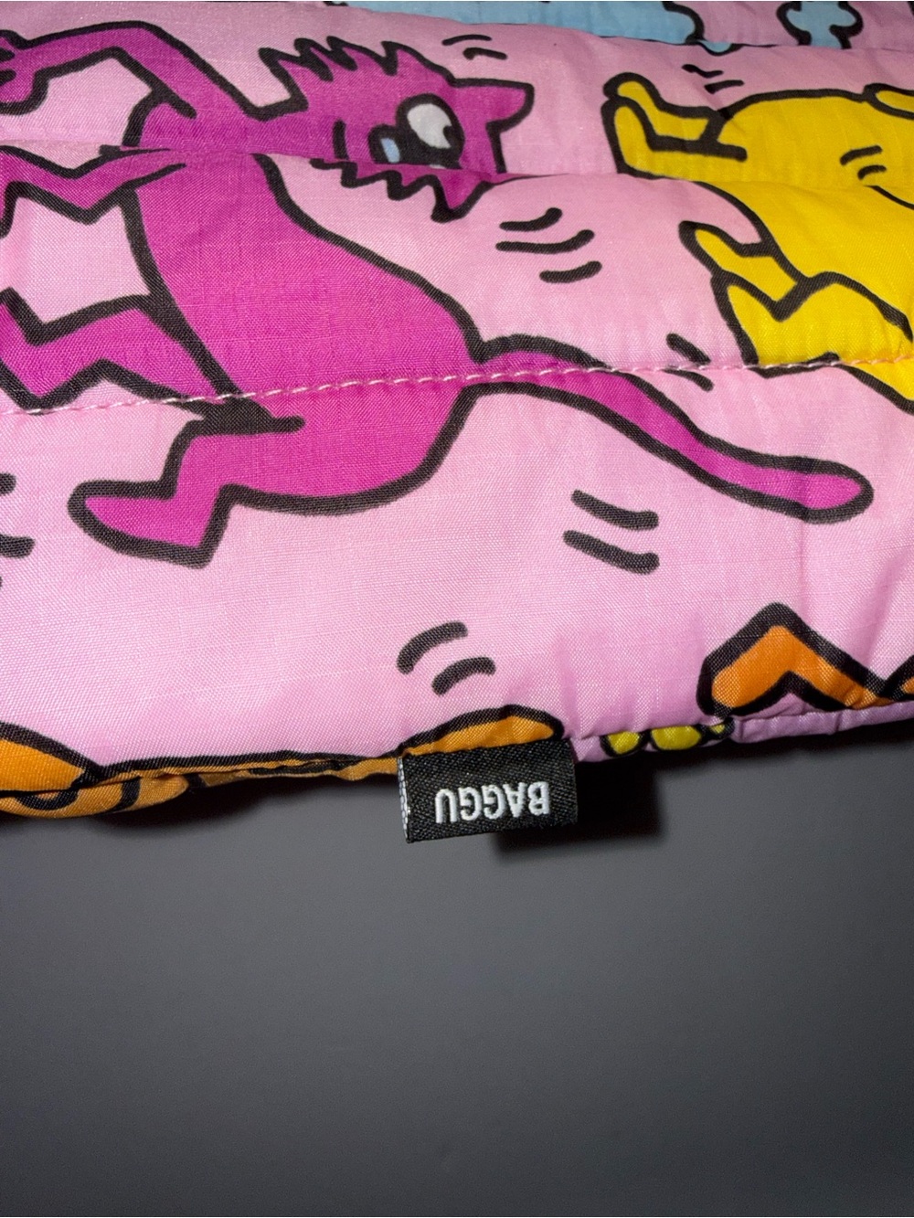 ✨ RARE & SOLD OUT! BAGGU x Keith Haring Puffy Laptop Sleeve in "Pets" ✨ - Picture 7 of 8